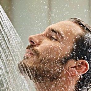 Sabah mı yoksa akşam mı duş almak daha sağlıklı? Uzmanlar a&ccedil;ıkladı!