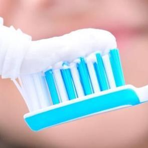 Diş fırçalamak orucu bozar mı? Macun tadı oruca engel mi?