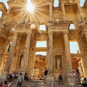 Efes Antik Kenti: Antik Dünyanın Parlayan Yıldızı