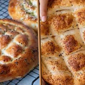 Fırında kuyruk beklemeye son: Yumurtasız Ramazan pidesi tarifi