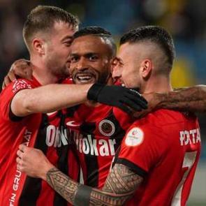 Gen&ccedil;lerbirliği 3 puanı 3 golle aldı!