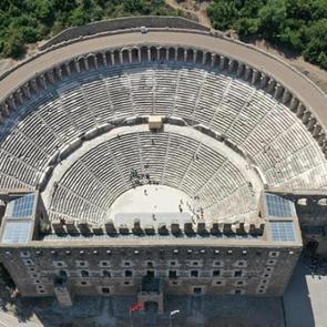 Roma mimarisiyle büyüleyen antik kent: Aspendos