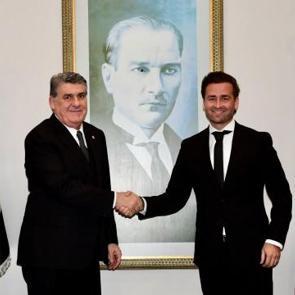 Serdal Adalı resmen a&ccedil;ıkladı! Transferdeki kritik isim g&ouml;reve başladı