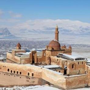 Türk saray mimarisinin Anadolu’daki simgesi: İshak Paşa Sarayı