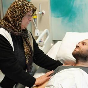 Ayağındaki yara şikayetiyle hastaneye gitti, &ouml;ğrendiği ger&ccedil;ekle d&uuml;nyası başına yıkıldı 