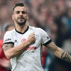 Alvaro Negredo futbolu bıraktığını a&ccedil;ıkladı