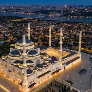 B&uuml;y&uuml;k &Ccedil;amlıca Camii: Kubbesiyle İstanbul'u simgeliyor!