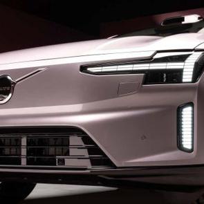Daha dayanıklısı yok: 10 dakikalık şarj ile 300 km gidebiliyor! Volvo ES90 tanıtıldı!