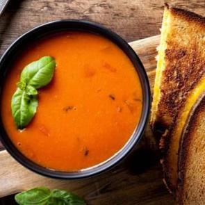 Ev yapımı Domates Çorbası: Pratik ve besleyici bir lezzet