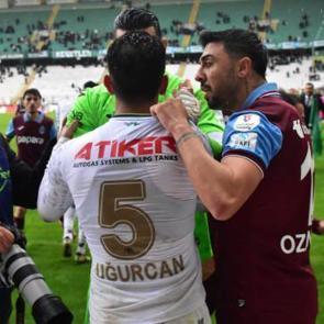 S&uuml;per Lig ma&ccedil;ında olay! Futbolcular birbirine girdi