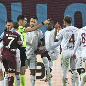 Trabzonspor'un 2 penaltısı iptal edildi! Sosyal medya ayağa kalktı