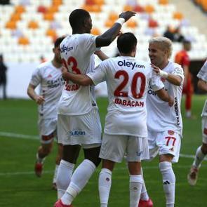 &Uuml;mraniyespor, Yeni Malatyaspor'a patladı