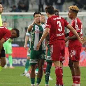 9 kişilik rakibi yenemediler! Beşiktaş tarihinde bir ilk...