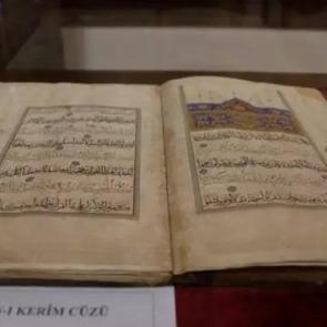 En eskisi 500 yıllık! &lsquo;El Yazması Kur&rsquo;an-ı Kerim Sergisi&rsquo; a&ccedil;ıldı