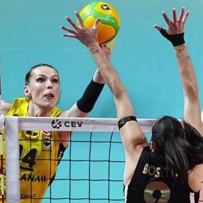 Fenerbah&ccedil;e'yi deviren VakıfBank yarı finalde