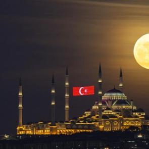 Gecenin en güzel manzarası: Videodaki ayrıntılar büyülüyor!