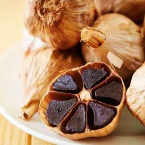 Siyah sarımsağın faydaları: Etkilerini duyunca mutfağınızdan asla eksik etmeyeceksiniz