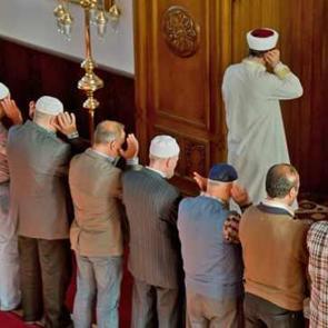 Teravih namazı faziletleri: Her g&uuml;n i&ccedil;in ayrı bir sevap!