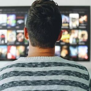 Uzun s&uuml;re televizyon izleyenler dikkat! 2 saat veya daha fazla başında kalırsanız...