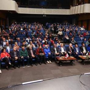 Sanatçı Ahmet Özhan, Niyazi Mısri'yi ilahilerle andı