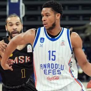 Anadolu Efes'ten 102 sayılık galibiyet