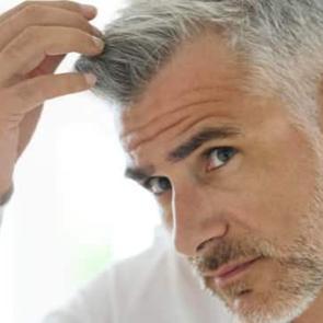 Saçları hızlı beyazlatıyor! Saçların beyazlamamasını için bunlardan uzak durun