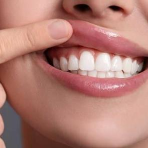 Diş &ccedil;&uuml;r&uuml;ğ&uuml; deyip ge&ccedil;meyin! ''Bağırsakta adeta yangın &ccedil;ıkarıyor'' diyerek herkesi uyardı