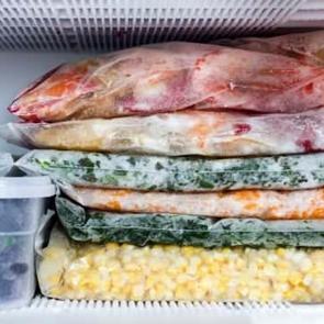 Donmuş gıdayı oda sıcaklığında ya da kalorifer &uuml;zerinde &ccedil;&ouml;zd&uuml;renler dikkat!