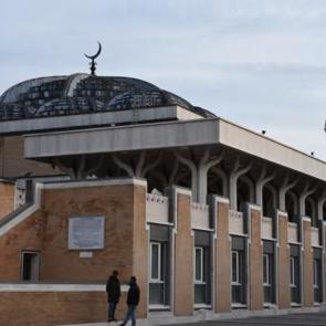 Avrupa'nın en büyük camisinde Ramazan coşkusu