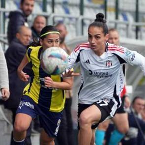 Kadınlar derbisinde Fenerbah&ccedil;e, Beşiktaş'ı deplasmanda devirdi