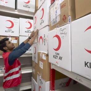 Türk Kızılay gönüllüsü yabancı öğrencilerin heyecanlı bayram mesaisi