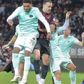 1. Lig'de 6 goll&uuml; nefes kesen d&uuml;ello!