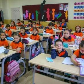 Yaklaşık 20 milyon öğrenci yarın yeniden dersbaşı yapacak