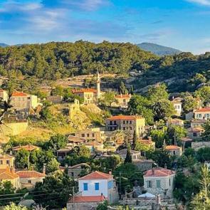 Adatepe Köyü: Mitolojinin İzinde Zeytin Ağaçları Arasında Bir Kaçış