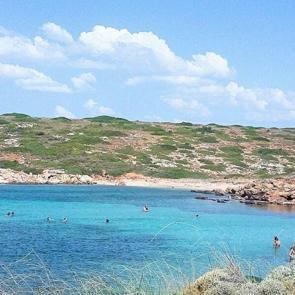 Bozcaada’nın Bilinmeyen Koyu: Akvaryum Koyu’nda Sessiz Bir Kaçış