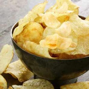 D&uuml;nyaca &uuml;nl&uuml; cips markasında "hayati tehlike" uyarısı: Acil koduyla toplatıldı!