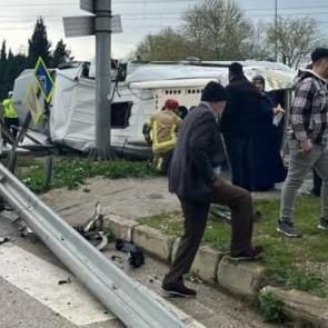 Kontrolden çıkan servis aracı refüje girdi: 1 bebek öldü, 5 kişi yaralandı