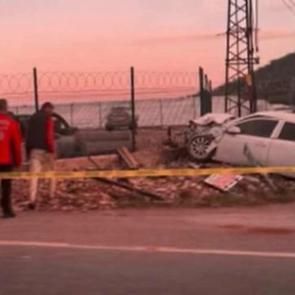 Mersin'de kamyonet ile otomobil çarpıştı: 1 ölü, 5 yaralı