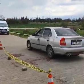 Otomobilde tartıştığı arkadaşını boğazından bıçakla yaraladı