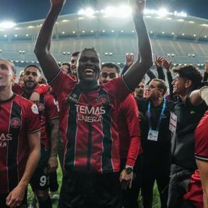 S&uuml;per Lig'e y&uuml;kselme yolunda nefes kesen ma&ccedil;! 90+6'da gelen galibiyet