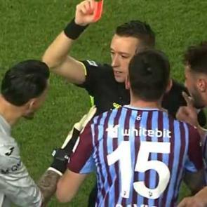 Trabzon'da kırmızı kartlar havada u&ccedil;uştu