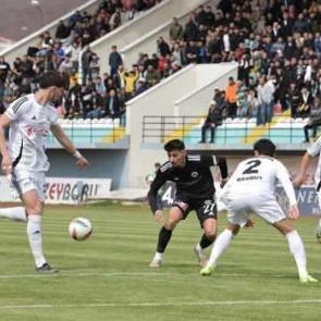 68 Aksarayspor, Somaspor'u son dakikada devirerek liderliğe y&uuml;kseldi