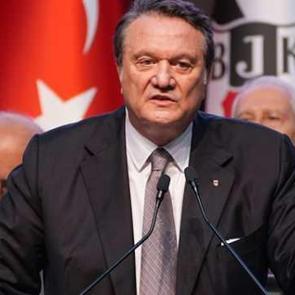 Beşiktaş Divan Kurulu'nda kavga! Hasan Arat'a k&uuml;rs&uuml;de saldırı