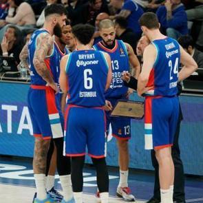 Anadolu Efes, EuroLeague'de play-off'u garantiledi