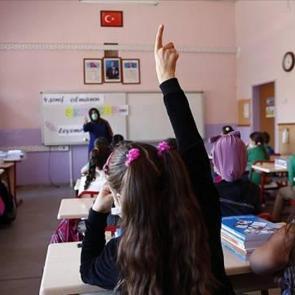 Eğitimde başarının form&uuml;l&uuml; part time velilik mi?