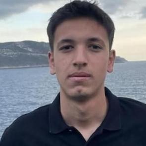 Elektrik direğine çarpan motosikletli genç sporcu hayatını kaybetti