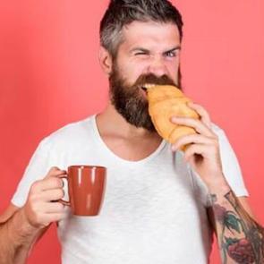 Kahve içtikten sonra açlık hissetmek: Gerçekten aç mısınız yoksa yanlış alarm mı?