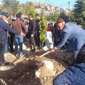 Merhumeden ses geldi! 2 kere gömüldü...