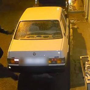 Otomobilin ses sitemini çaldı