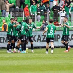 Sakaryaspor'dan evinde kritik 3 puan! Gen&ccedil; yıldız sahnede